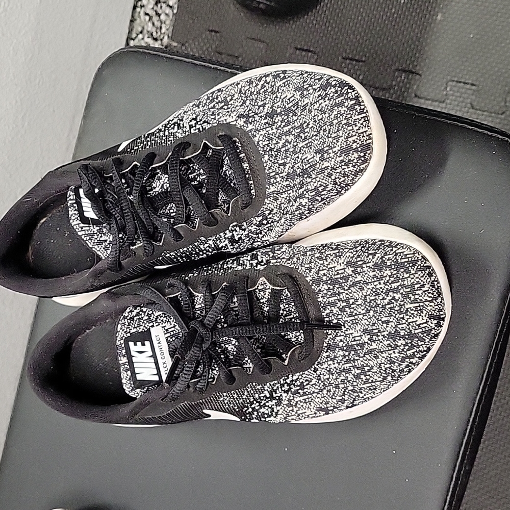 Nike flex contact shoes